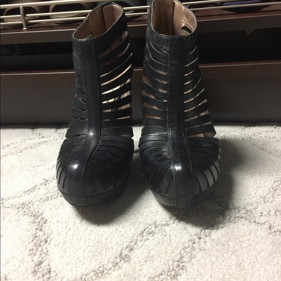 BCBG BOOTIES - Picture 5 of 5